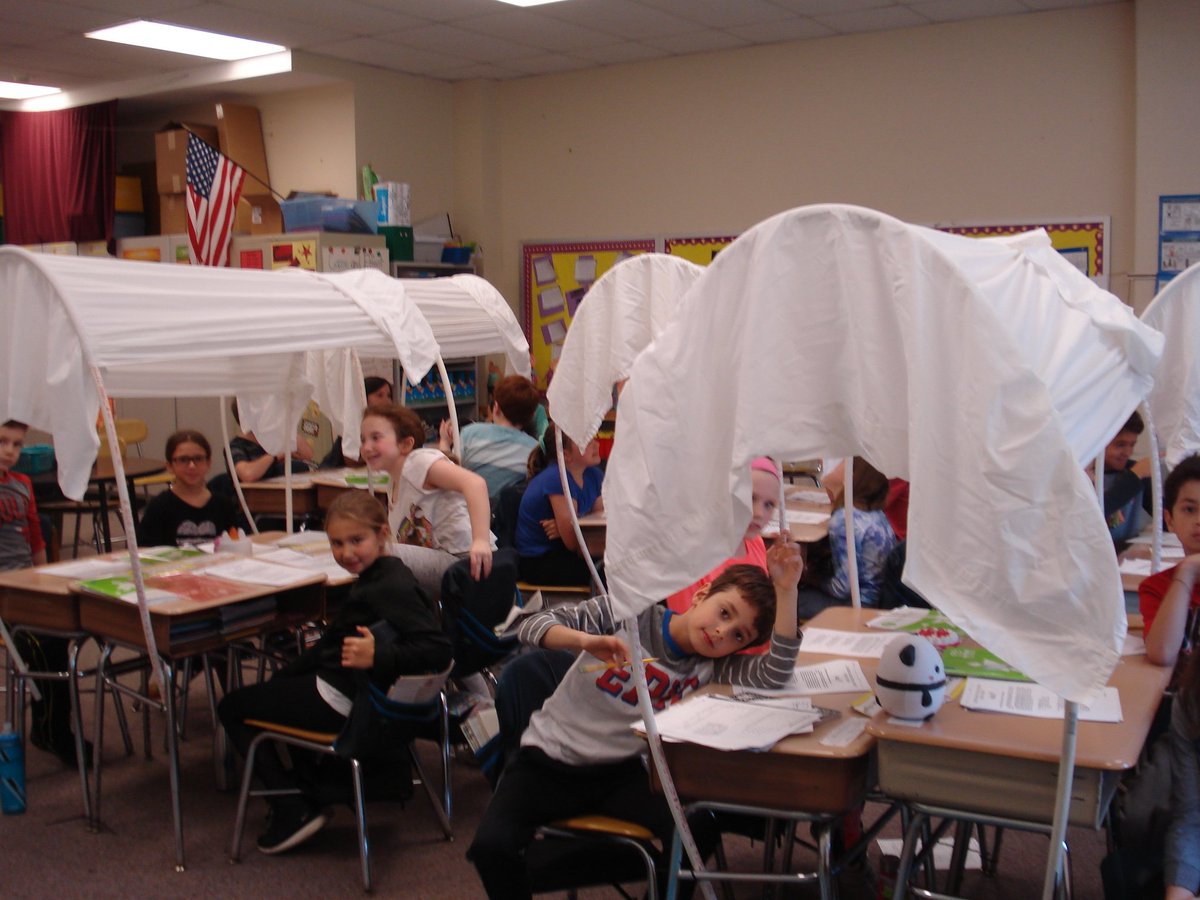 Darlavanetten's tweet photo. Lincoln third graders are ready for the long journey west! 
#112pride @LincolnLions112 #engage112 https://t.co/r40DEwLdbW
