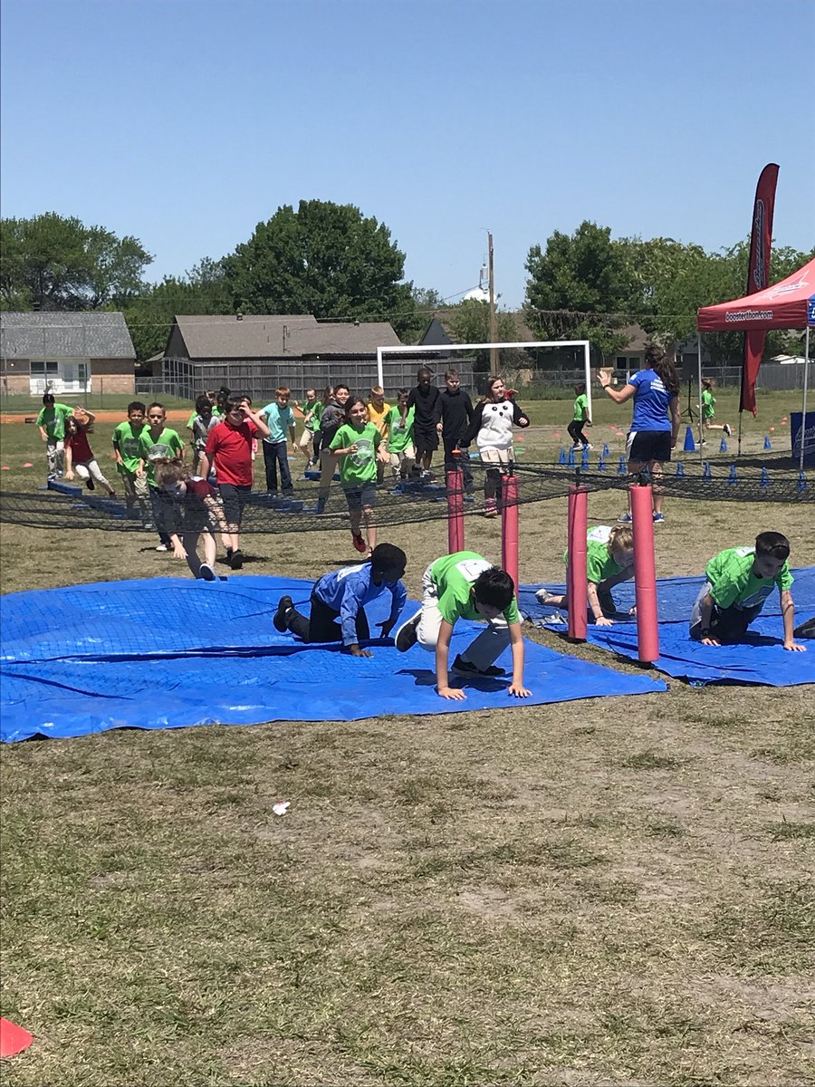 criswellelem's tweet photo. Thanks 3rd grade! Boosterthon obstacle course! https://t.co/RafB7ar4Mt