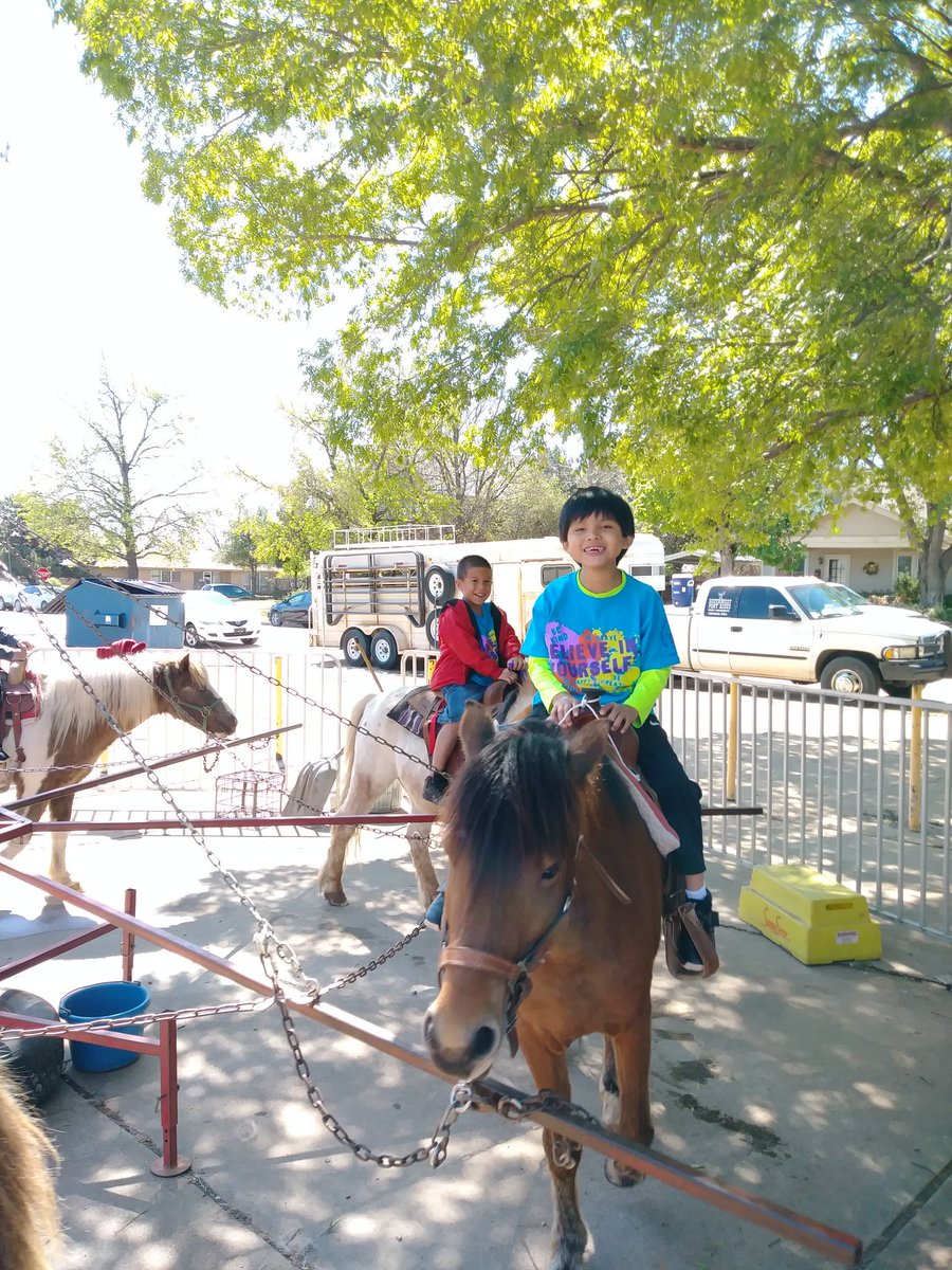 ErinKJenkins2's tweet photo. Honor the Child! Thanks Wichita and affiliated tribes! Nathan sure had fun!
#apswarriorway
#sunsetelementary
#paraprolife https://t.co/dJuhDqLv4p