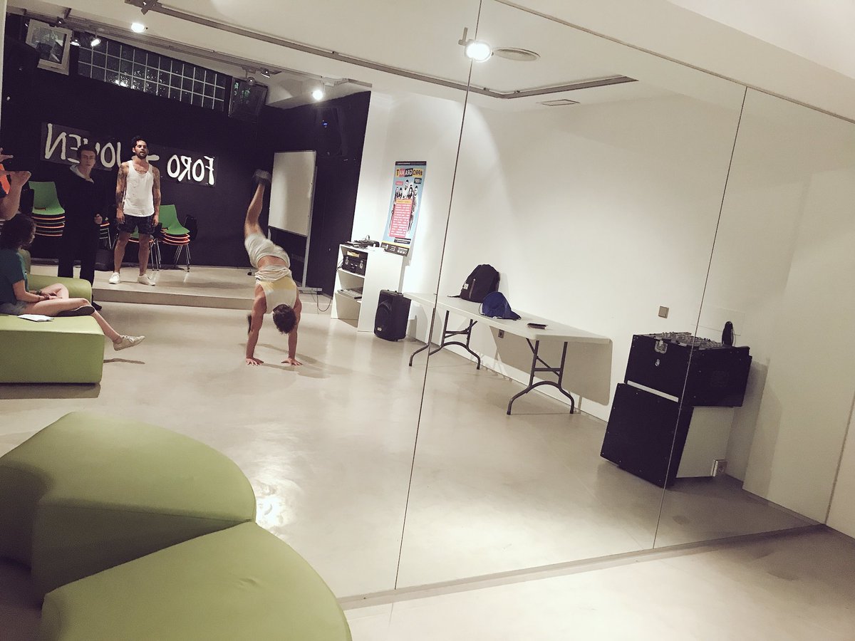 marbellajoven's tweet photo. Ahora I Taller de #brakedance con #CayeOlarte #Juventud #Marbella #ProgramaT https://t.co/3Mv987xDl5