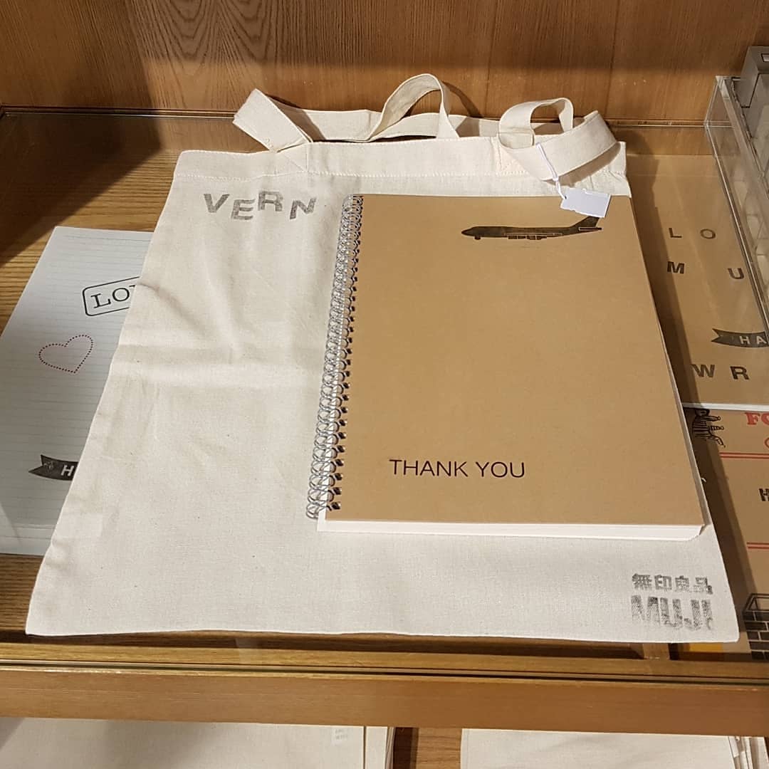 misis_verne's tweet photo. Bought a new #sketchpad at #MUJI and then I personalized it inside their store. I also bought and personalized my #bag. 😍 Both items only cost Php240.oo and I'm sooo happy that I spent for them.. #Cheap but quality products.. 💘 #mujiph https://t.co/2M3PUwlpIm