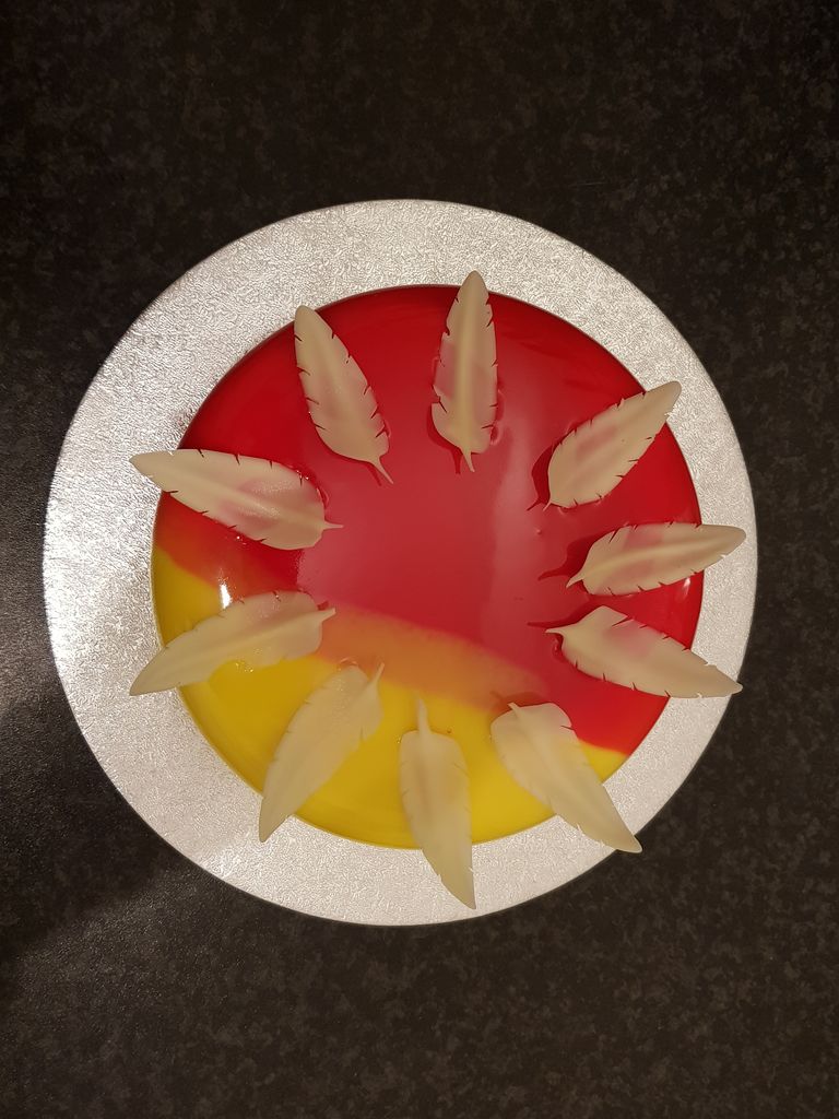 TheSugarDealer's tweet photo. Lemon and raspberry cake decorated to be served by portion. 
Very good feedback from the ladies @ololchildrens

#mirrorglaze #foodporn #entremet #dessertporn #cake #birthdaycake #moussecake #yum #homemade #foodstagram  #nomnom #fruitycake https://t.co/B2VZ5yn0I3
