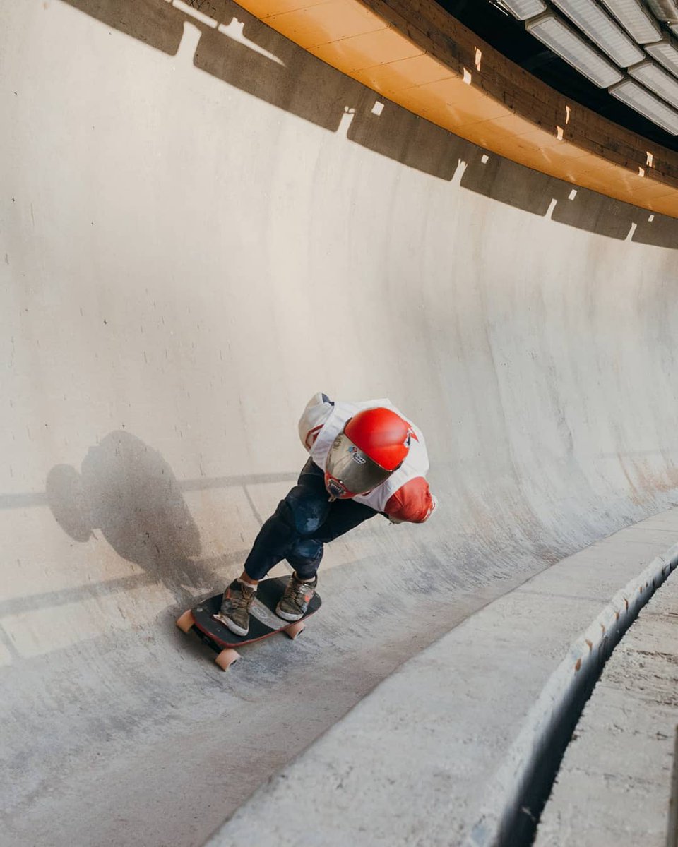 Amazing shot of @kleant_ bombing down a bobsled track during Beton On Fire!

#atlastruckco #tuck #downhillskateboarding #bobsled #speedfanatics #puckerfactor #longboardworld

 📸@yestodinosaurs