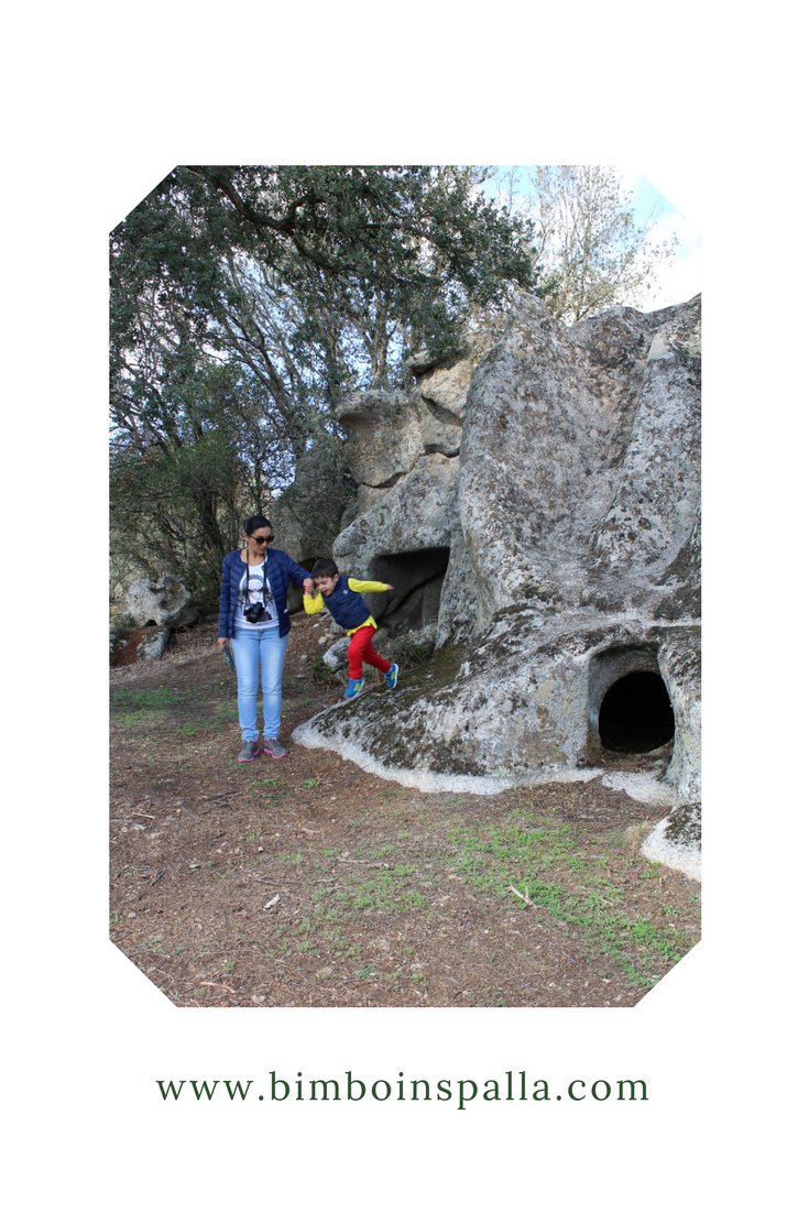 bimboinspalla's tweet photo. Il nostro viaggio alla ricerca delle janas parte da #Buddusò. Siamo andate a cercarle a Ludurru e abbiamo fatto il pieno di bellezza... 😊 #sardolicesimo @SardegnaTurismo @ABudduso @arkeosardinia_ https://t.co/ReGnBOa93z https://t.co/abIfjew5KR