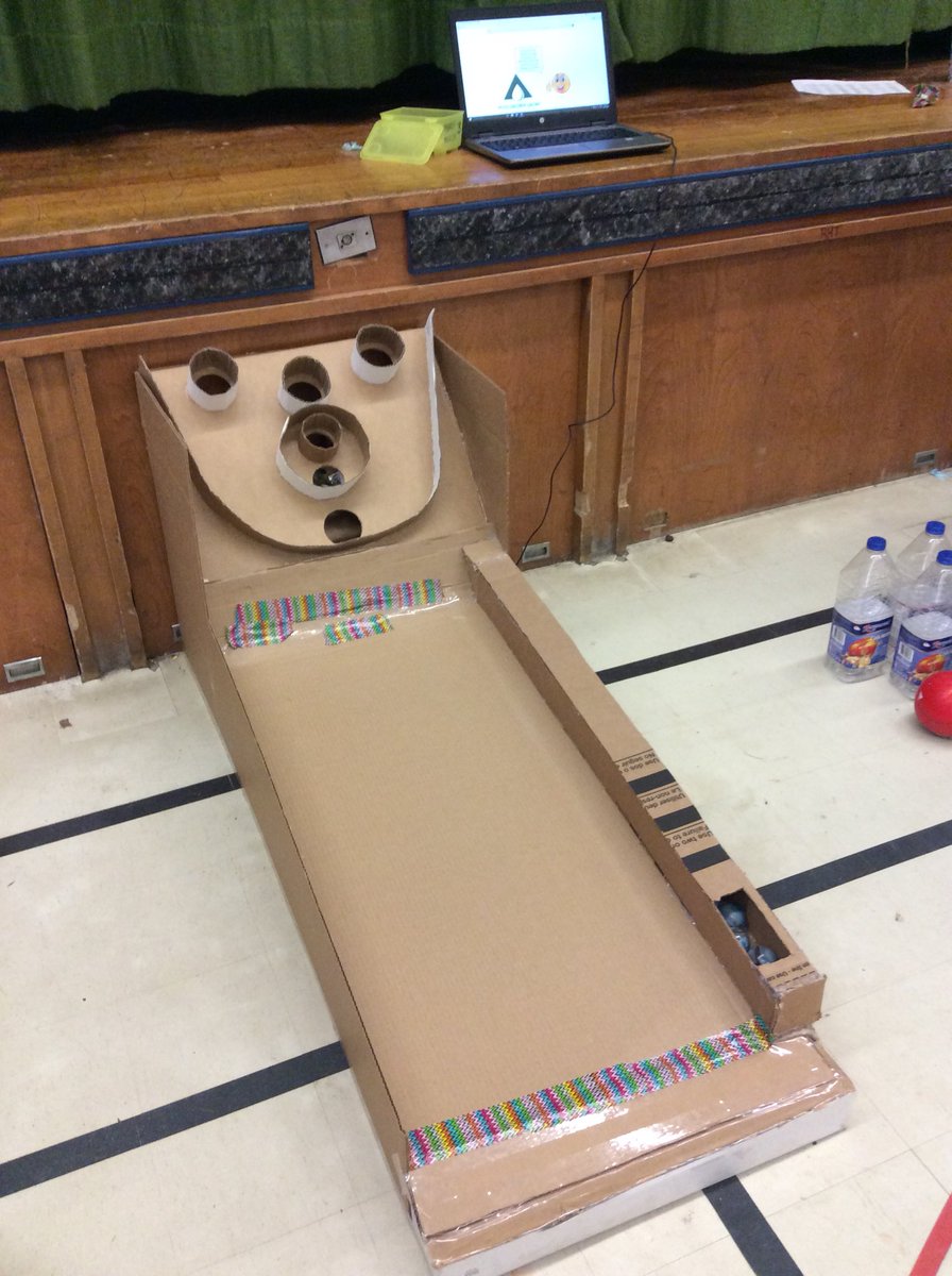 McMBusinessDay's tweet photo. #arcaderade Students get to enjoy delicious smoothies and play classic cardboard arcade games! #mcmbizday @tdsb @TDSB_STEM @TLPCanada #tdsbgc https://t.co/z184wFxz7G