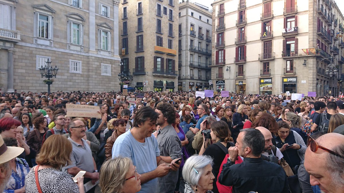 Plaça Major de #SantEsteveDeLesRoures a petar