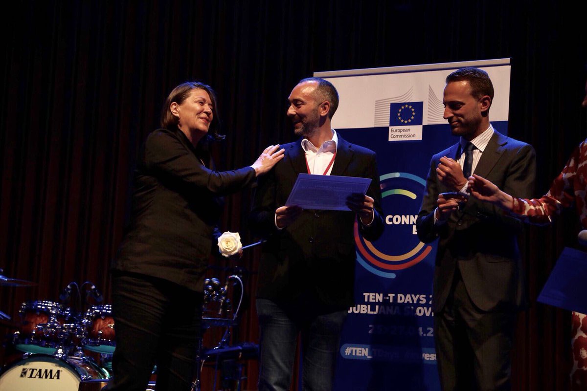 Transport_EU's tweet photo. Convincing your audience in 3 min? No problem for the winners of the Future of Mobility Marketplace at #ten_tdays : Greenmobility @AppyParking @Greenrail_IT @goopti Liquind. They win a trip to @ITS_Congresses in #Copenhagen. #ITSWC18 https://t.co/mLkgthnBy5