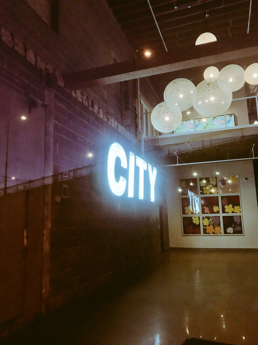EmmmaB3's tweet photo. City girl Hustle https://t.co/b3qgiRrReh