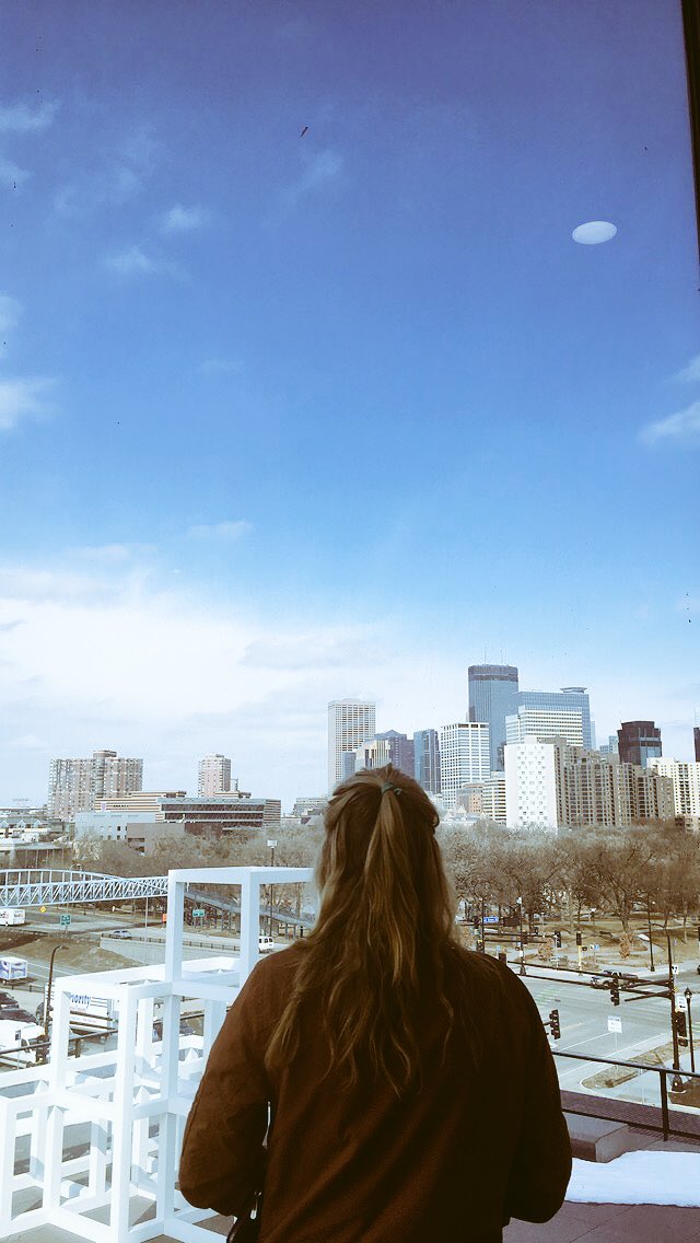 EmmmaB3's tweet photo. City girl Hustle https://t.co/b3qgiRrReh