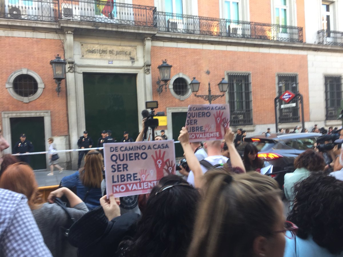 15MBcn_int tweet media