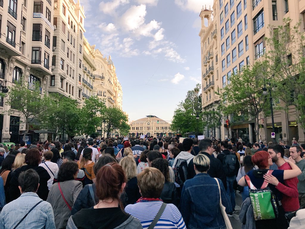 15MBcn_int tweet media