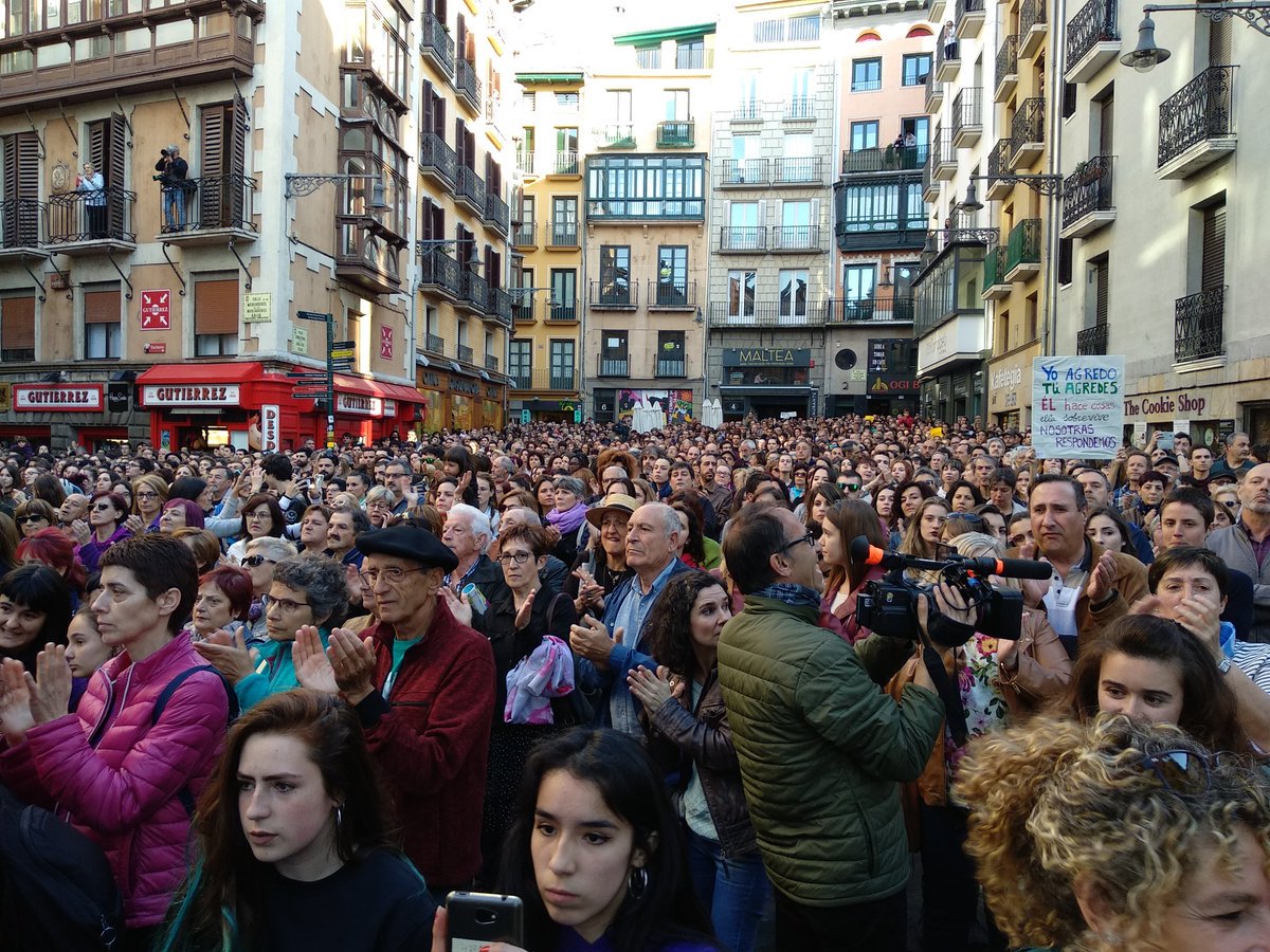 15MBcn_int tweet media