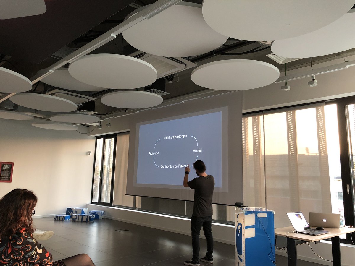 samu_'s tweet photo. @MicheleMazzucco ci parla di #prototyping at @brewboxit #brewboxit https://t.co/c7UQrzJVt5