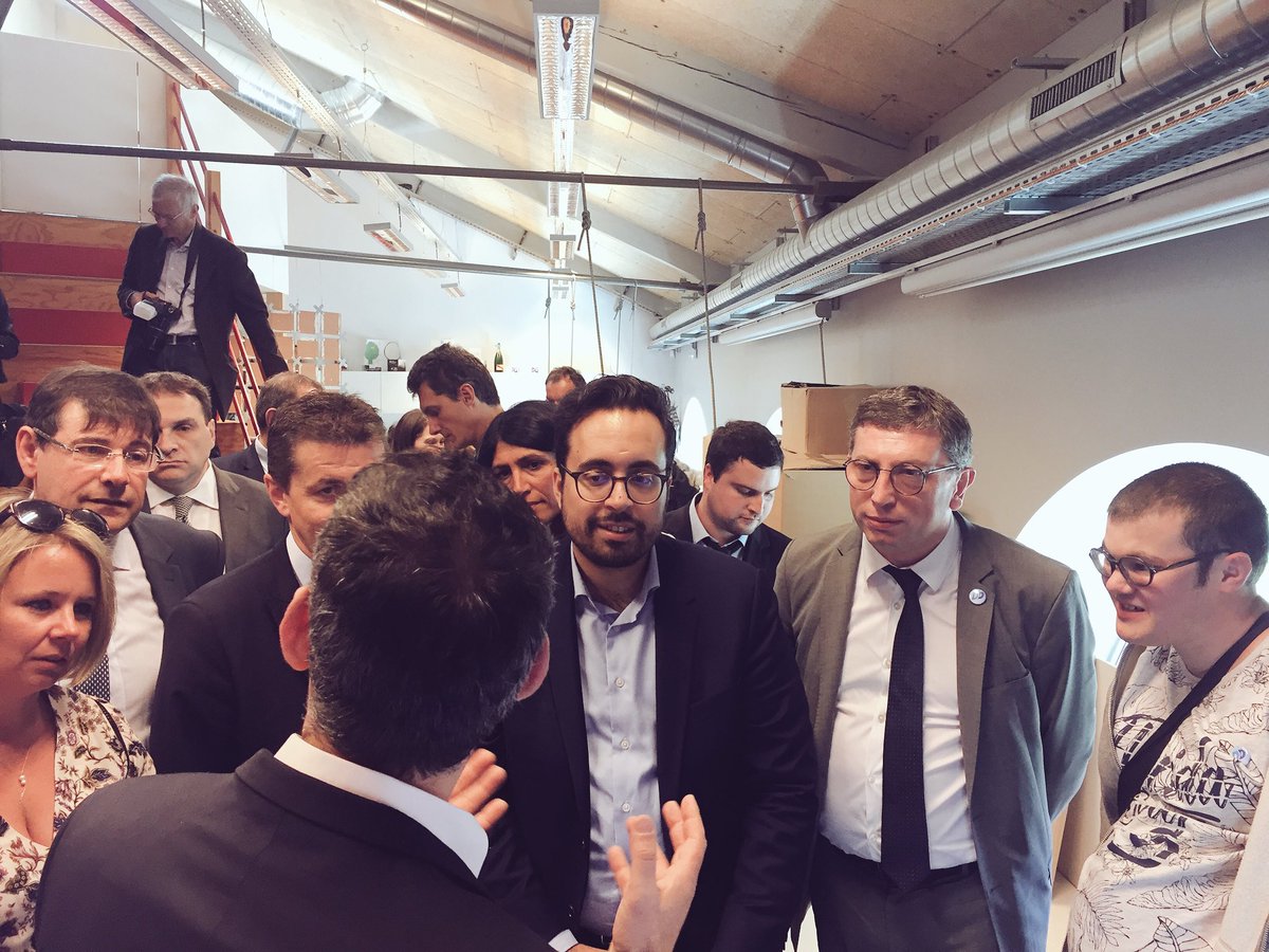 Un lieu pour qu’entrepreneurs, étudiants, demandeurs d’emploi, chefs d’entreprise se rencontrent et se lancent ensemble dans des projets innovants ! Bravo à <a href="/le_Mixeur/">Saint-Etienne Mixeur</a>, <a href="/1DLab/">1D Lab</a> et à la <a href="/fabrinnov/">Fabrique de l'Innovation</a> de <a href="/saint_etienne_/">Ville Saint-Étienne</a>. <a href="/Prefecture42/">Préfète de la Loire</a>