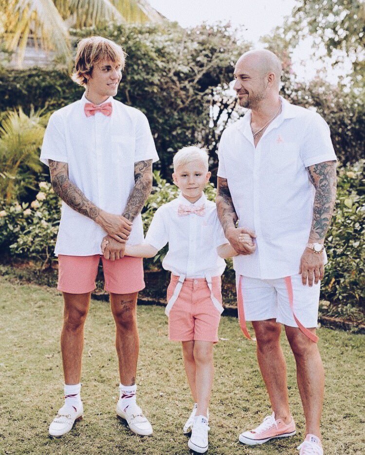 ohsodrake's tweet photo. the Biebers https://t.co/cLWYHVFngf