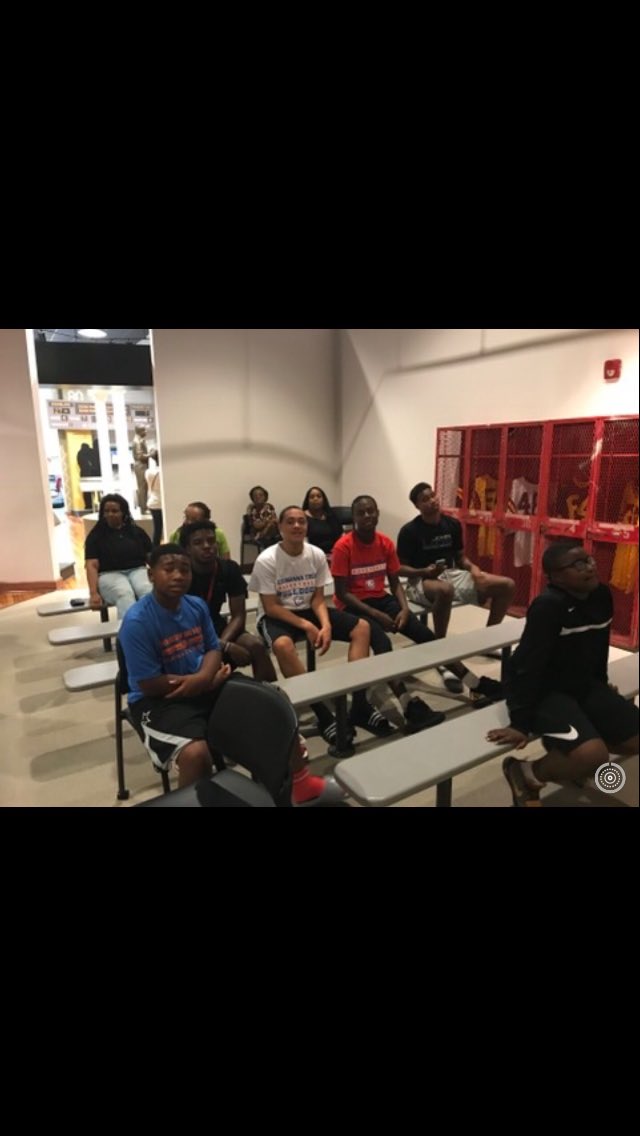 thekid_bigv's tweet photo. Never would’ve thought visiting GSU last August ‘17, would turn into an opportunity!I’m blessed to announce that I have officially received my 2nd offer from Grambling State University! 🏈 @yadiva71 @simplyCoachO @CoachDougSmith_ #FightingG-Men #PhotosfromGSUvisit #GodFamily1st https://t.co/9PGTspX4C4