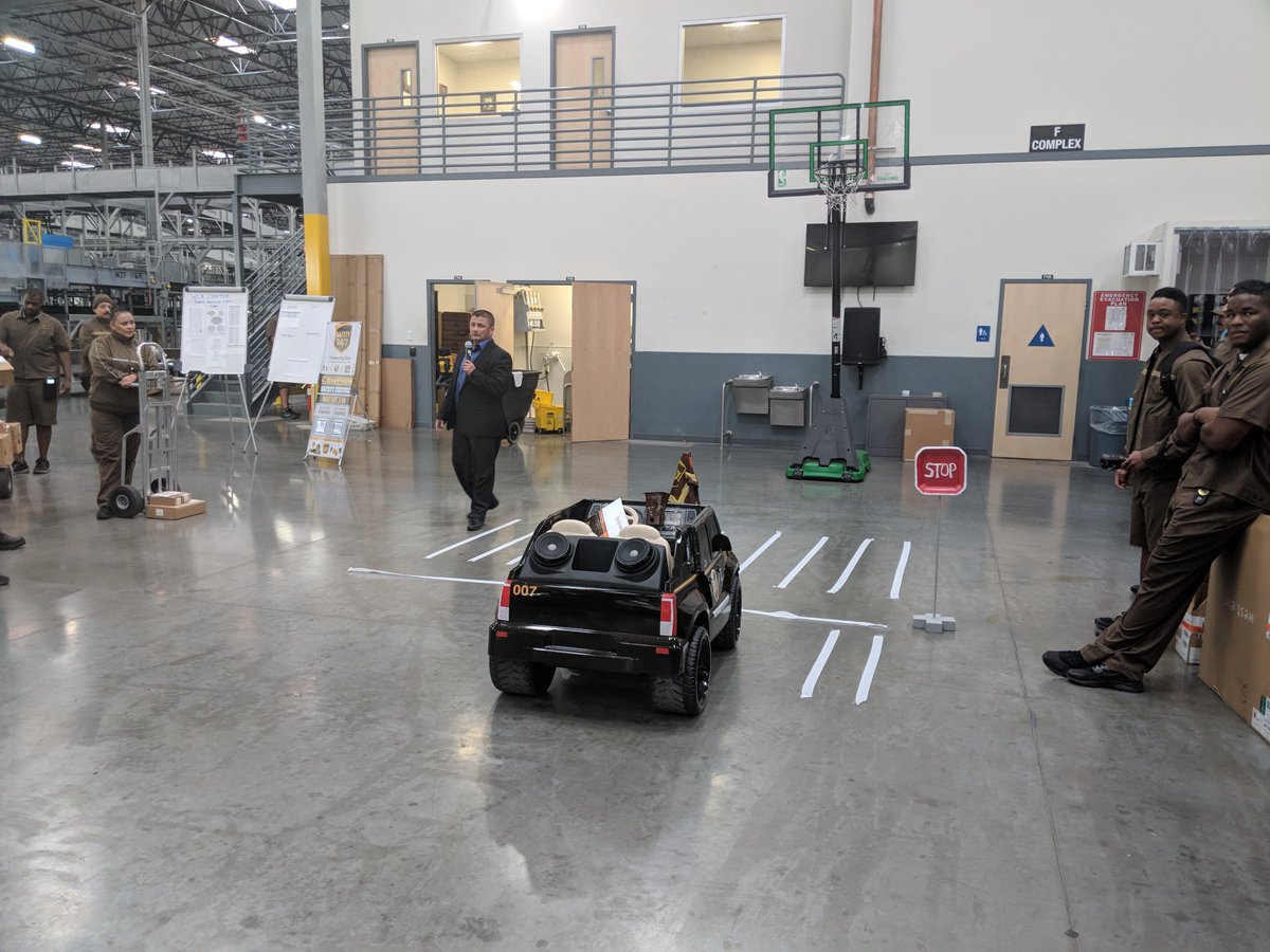 UPS South Cal DIT (@upssouthcalpft) on Twitter photo Station Manager <a href="/floresrz_roger/">Roger Flores</a> of West L.A. center talks safety to his service providers with an intersection demonstration. #ProudUPSers #SafetyFirst #TogetherWeAreUPSers Station Manager <a href="/floresrz_roger/">Roger Flores</a> of West L.A. center talks safety to his service providers with an intersection demonstration. #ProudUPSers #SafetyFirst #TogetherWeAreUPSers