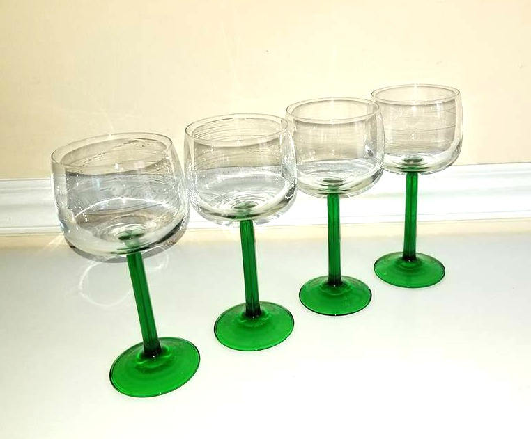 JunkYardBlonde's tweet photo. Luminarc Green Crystal Stemware, Set of 4, J G Durand, Green Stem Wine Glass, France, Green Wine Glass, Green Stemware, French Glass, 1960s https://t.co/NJhlqapuSq #Gotvintage #Etsysellsvintage #JunkYardBlonde #GreenStemware https://t.co/KqzTQt3qx5