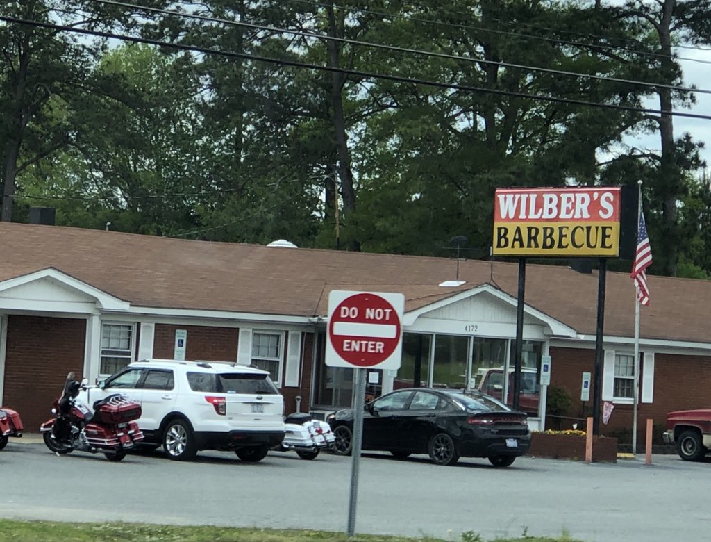 alavelletcmpub's tweet photo. Extra benefit of working in Goldsboro today! @WayneCountyPS #easternncbbq #vinegarbased https://t.co/LSOZuY0TYO