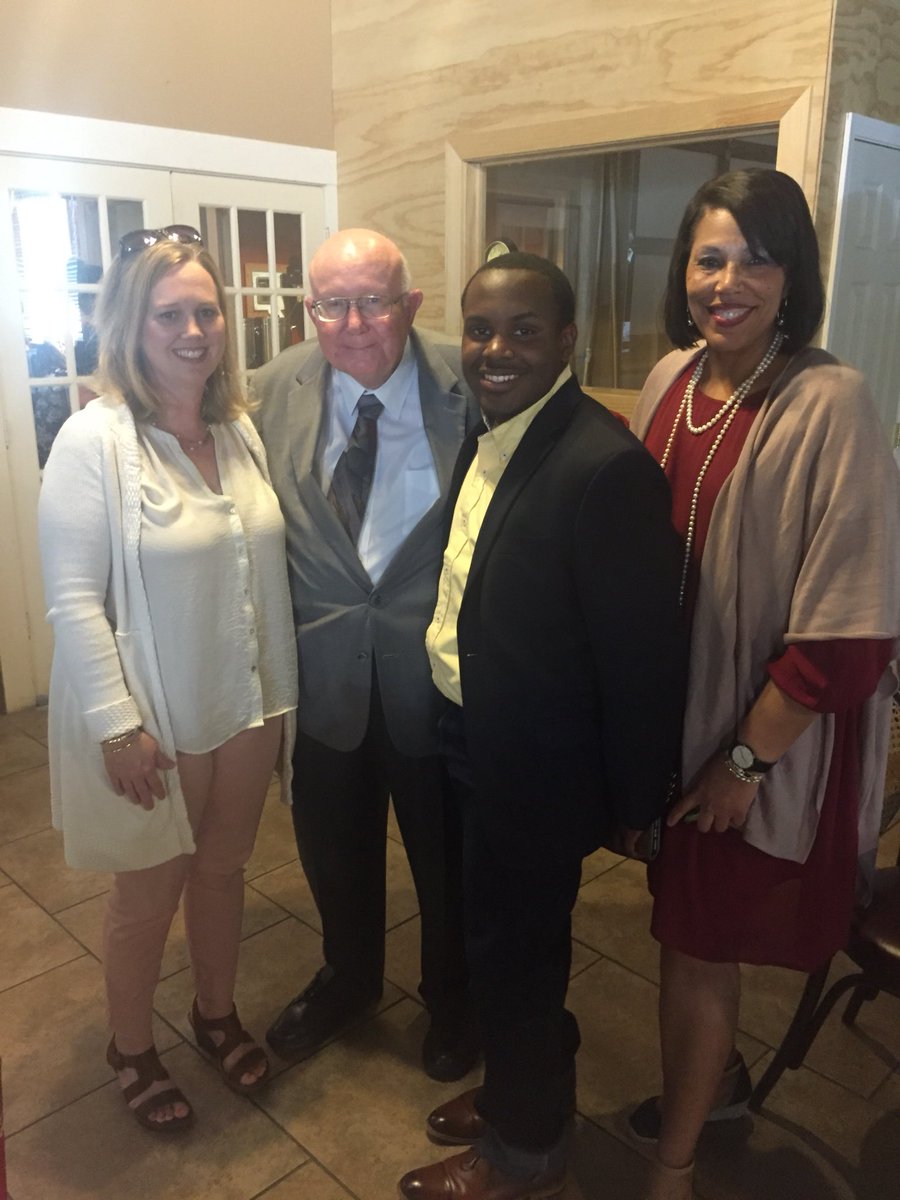 ColumbiaHigh1's tweet photo. Lunch with Dr. King, President of William Carey University with current &amp; future alumni. Thank you for your support of CHS! #B12CATS https://t.co/01404VFQRq