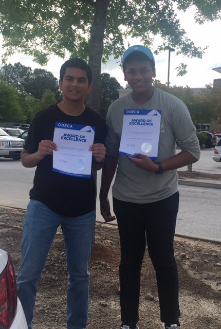 LexTechCenter's tweet photo. These students had a great week at DECA's ICDC!  Ravi Guravelli and Kevin Shah both received Awards of Excellence for their competition! As a group they competed, rode rides at Six Flags, saw an Andy Grammer concert and even fed the homeless! @LexingtonOne @GLittle_Lex1 https://t.co/VpgXItnNps