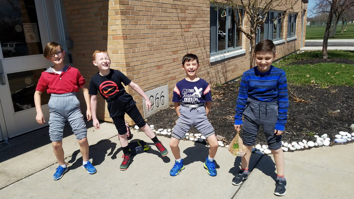 Andrea_Parker1's tweet photo. I think these boys officially have cabin fever!!! #needtobeoutside #fixourplayground #comeonweather @WillowRidge480 @SweetHomeCSD https://t.co/lrqkce9EK0