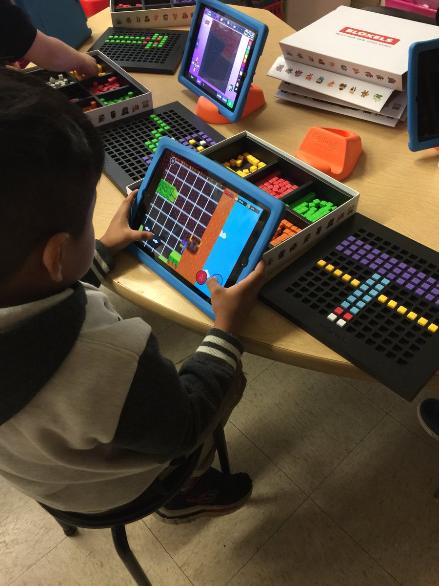 DianeTrout81's tweet image. Designing, testing and redesigning our own video game about plants with characters we made too! Starting plants as seeds and each level has a new stage of the life cycle. Make sure it has water to grow! #oneAthens @SPARK_STEM @bloxelsbuilder #kinderscancode