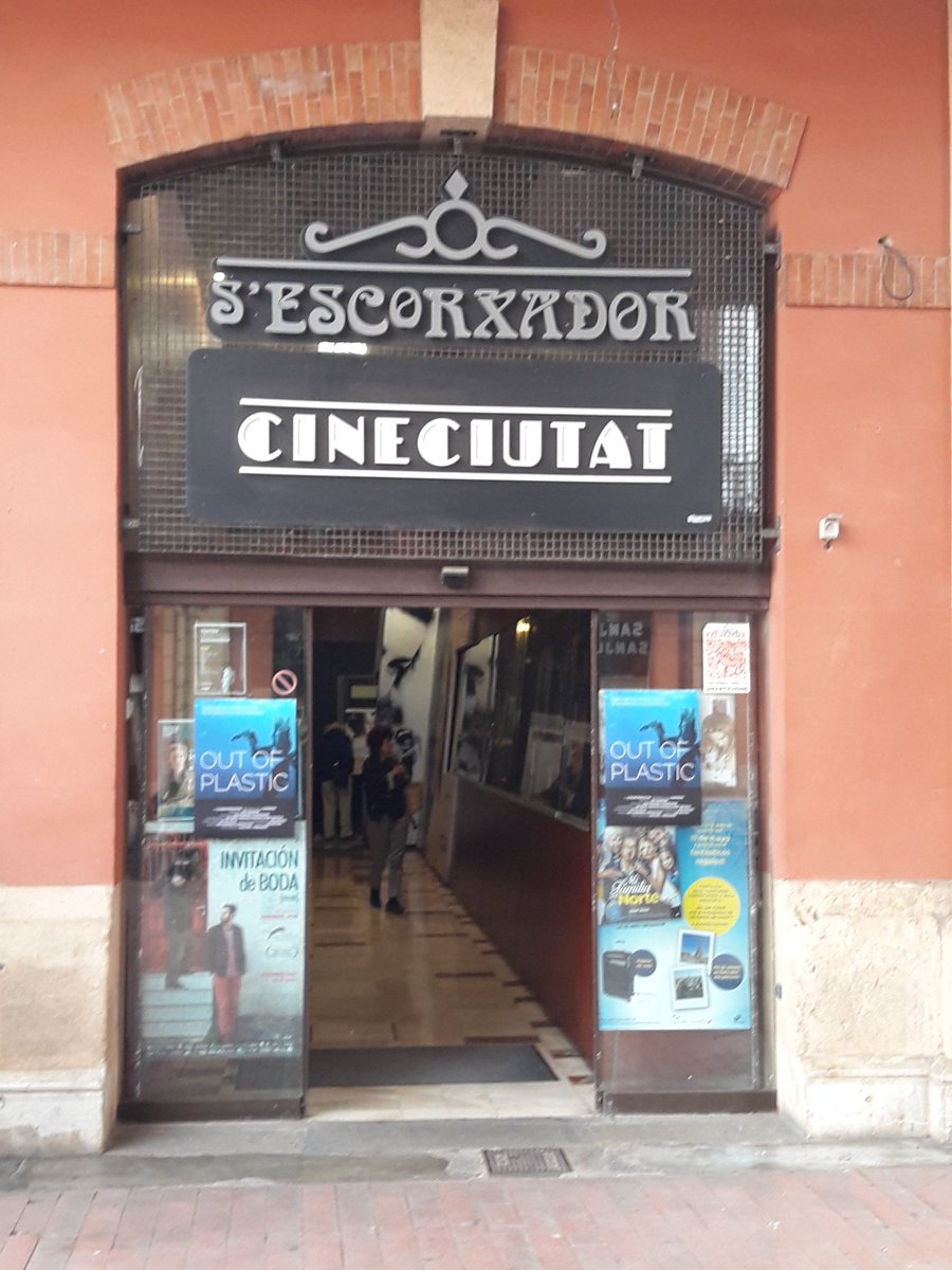 SansoSebastia's tweet photo. Emocionat de ser a l'estrena a @CineCiutat del documental #OutOfPlastic de @LineHadsbjerg que amb @cleanwaveorg fa un activisme actiu contra els plàstics i els seus impactes al nostre mar https://t.co/j7t75pHqRg