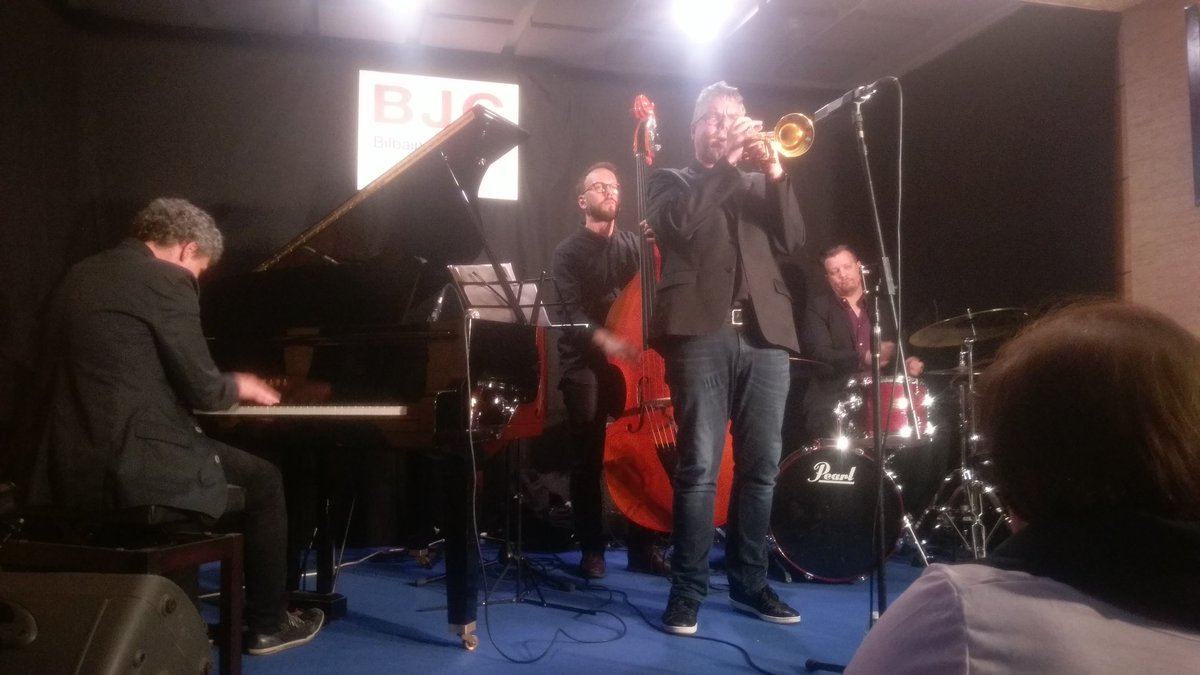 BJC_jazzclub's tweet photo. RT @nikerebai: #SOSBJC David Pastor tronpetista gaur klubean. Kontzertua hasi berri da. https://t.co/KlJVR2vmdG