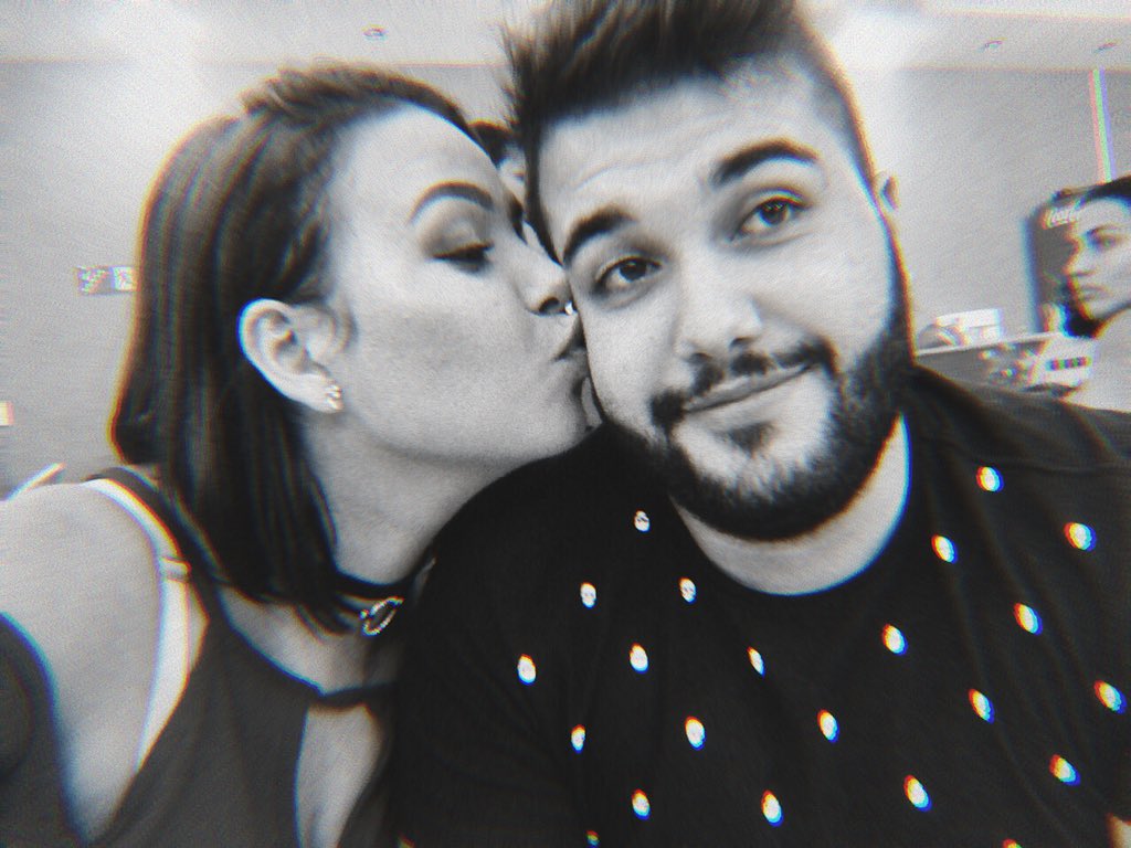 gracieshelbies's tweet photo. everytime i try to take a cute picture of us, he makes that face and ruin it!
yep, he will def complain later when we got no nice pics together to celebrate anniversaries π€·π»ββοΈ #baeproblems https://t.co/CwJKyeEmA3
