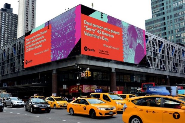 hootsuite's tweet photo. Looking for some inspiration? Check out these 5 brands that are doing AWESOME things on social: https://t.co/j3x0XrivdW https://t.co/D5cEgT8pCk