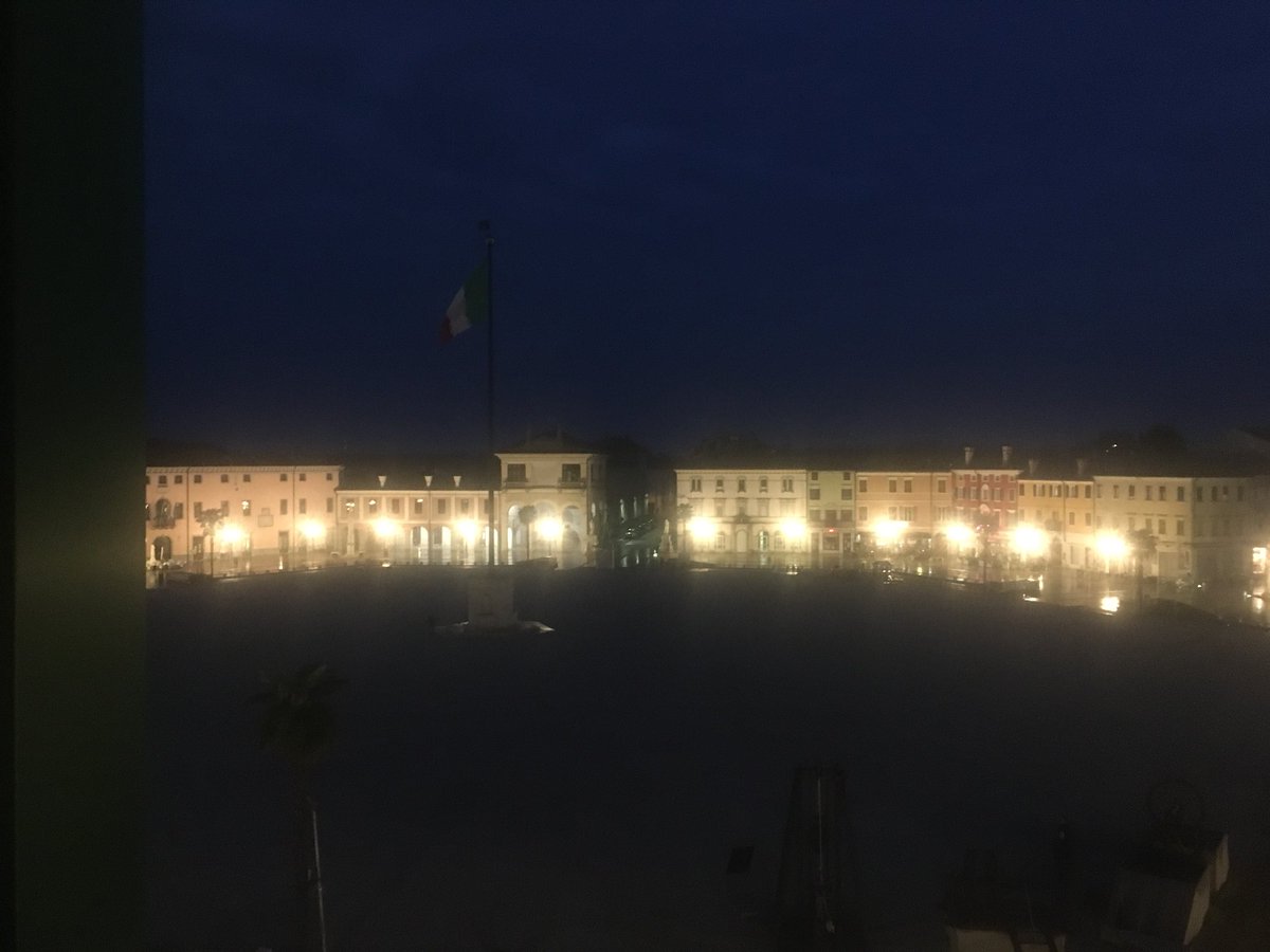 CiriSince1978's tweet photo. ..poi la #sera #spegne i #colori del #cielo e #accende le #luci delle #stelle la più #brillarina sei #tu che ci #sei e so che ci #sarai #dedicato
(foto mia di #Palmanova vestita a sera) https://t.co/un5TcCb6Vf