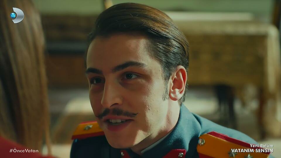 beklenenkral's tweet photo. Dayın ek birliksiz kendisi gitsin cepheye Leon. 
Sevdiğine saçlarından bir tutam kesip, özlem dindiren veren civciv Hilal... :) #VatanımSensin #ÖnceVatan https://t.co/Mhrfid4cZh