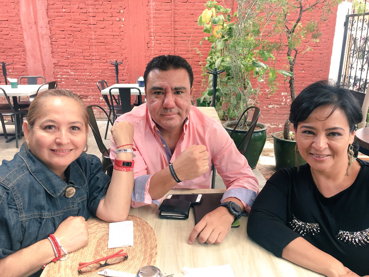 BlancaIslasM's tweet photo. Con mi amigo Fredy Alcántara Carrillo líder empresarial y Secretario de Vinculación Empresarial de @JoseAMeadeK en Oaxaca @fredyoax #CampañaPermanente @MauricioLopezV @_AvilesAlvarez https://t.co/ne4fkrh62G