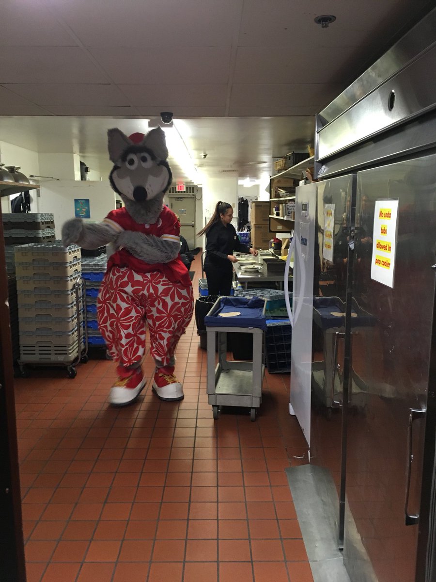 SDMGMA's tweet photo. @kcwolf dropped by for lunch at #SDMGMAConf! What fun! https://t.co/AJG8nmym6u