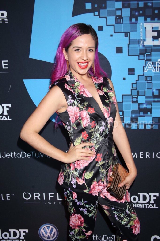fansmaferlara's tweet photo. La elegante fashionista chic actriz @maflara en alfombra negra @EstiloDF #estilodfdigital #mafconsejos #maferlara https://t.co/Edn91ZwrSx
