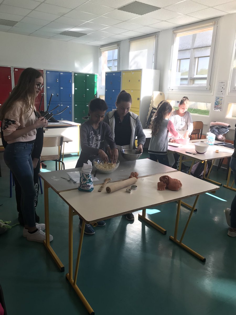 CluzeauN's tweet photo. École ouverte #ateliercuisineonse régale! https://t.co/lHfADdjGKL
