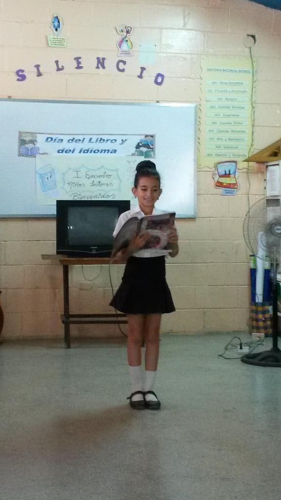 CraAlberto's tweet photo. Hoy 26/04/17 "I Encuentro de Niños y lectores" excelente la participación de nuestros estudiantes, gracias a los jurados. #SemanaDelLibro @UE_Sanabria @LB_LemusPerez @UBolivariano @prensazees @belkysh09 @elirm18 @Geamarabilis https://t.co/M3MS1WN3Xg