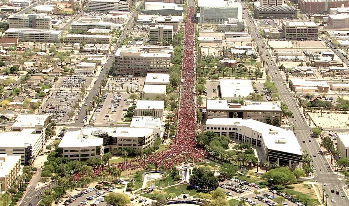 LIVE VIDEO: Teachers march, rally at #Arizona capitol: bit.ly/2kLPuLN #abc15