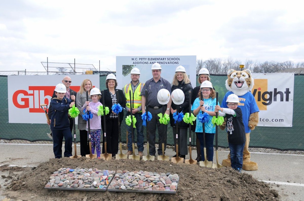 GilbaneChicago's tweet photo. Gilbane &amp; @Antioch34 came together for the official groundbreaking of the facility master plan project! #GilbaneProud to be a part of this team working to transform district schools for future generations! #BuildingChicago #ChicagoConstruction https://t.co/tylz4UxcRR https://t.co/Q00kzfZ1Ty