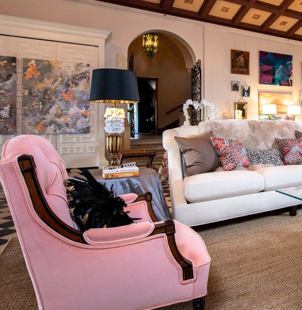 Throw pillows are the details that can really brighten up a space and tie all the design elements together.  Don’t miss seeing these and so many more beautifully re-designed spaces at #MiamiShowhouse!  You have until this Sunday, April 29.  Buy tickets: bit.ly/2Hmf4GB