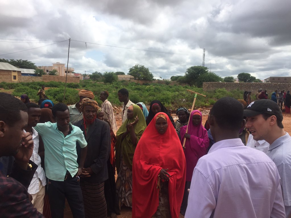 AbdurahmanShar's tweet photo. An honour to listen to IDP communities in #Baidoa thanks to @ACTEDKen_Som who r doing a great job! Good to hear also that the authorities have allocated government land to IDPs at risk of forced evictions #DurableSolutions @ReDSS_HoAY @NGOConsortium @UNHCRSom https://t.co/NfxURvsliv