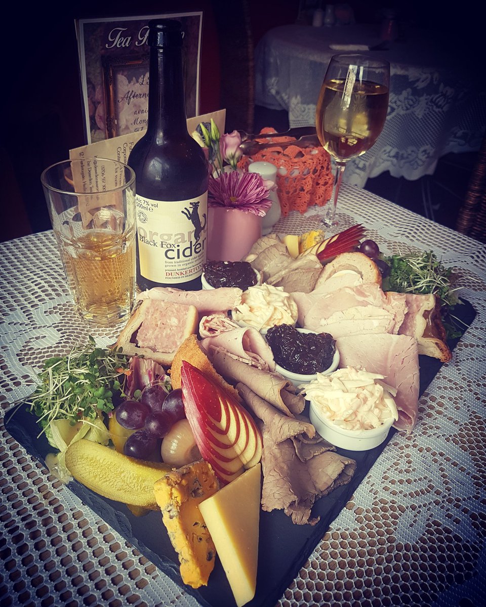 DeardenTeaRoom's tweet photo. Ploughmans Platter for Two with a glass of white wine or Dunkertons cider £25

#ploughmanslunch #salad #platter #summer #dunkertonscider #whitewine #buttlersfarmhousecheese #lancashirelife #lancashire #foodporn https://t.co/mTkm1LRJXF