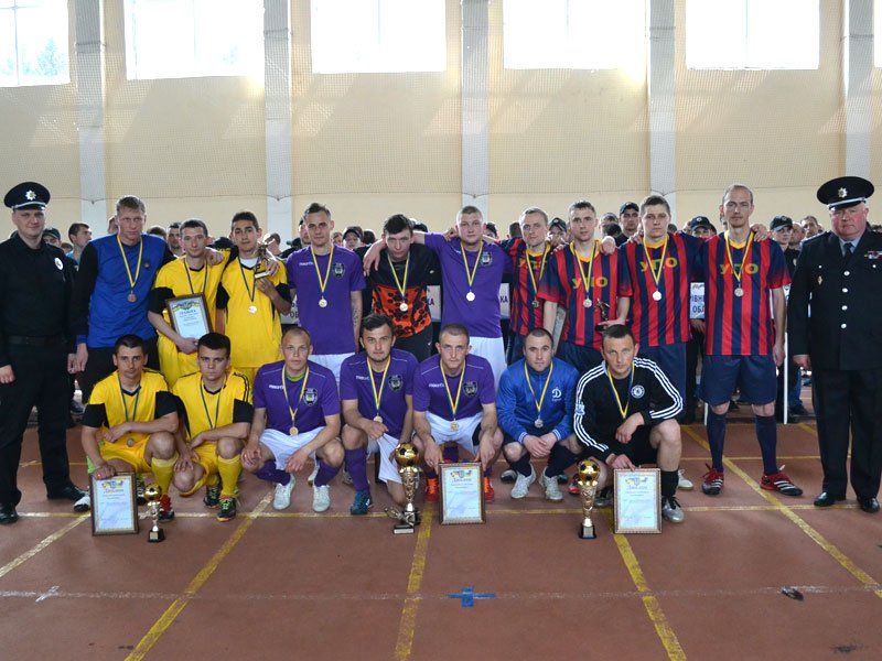 #Вінниця 25 квітня відбувся фінал змагань з міні-футболу ⚽ серед органів поліції охорони. Пепемогу здобула команда Тернопільщини, друге місце - Харківщина, а третє - Львівщина. Вітаємо!
Детальніше ⏩ bit.ly/2HLEDk7
#поліція #поліція_охорони #police #security_police