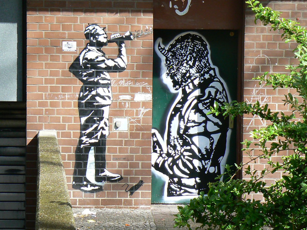 fieselfux's tweet photo. #streetart in berlin #schöneberg #BlekLeRat #e_schablone #berlinstreetart https://t.co/FnMNyupdbV