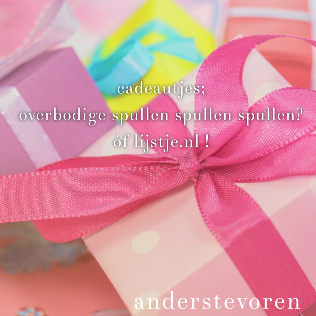 Mama in een zee van spullen – blog – cadeautjes – lijstje.nl anderstevoren.nl/2043/mama-zee-…