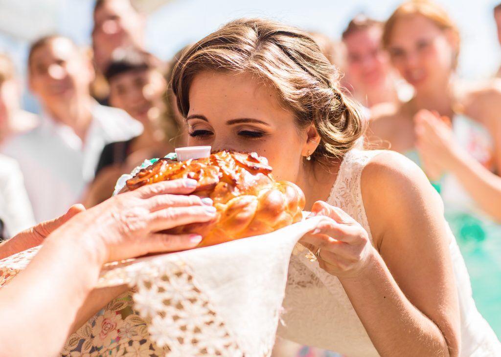 m_happymemories's tweet photo. How sweet it is to be wed in Russia! Newlyweds are given #shkaravaya!
Click the link to learn more about this tasty tradition and other wedding customs from around the world.
https://t.co/WVlAJxBszI
#weddingcustoms #weddingcustom #weddingtraditional https://t.co/agWwFcjCLN