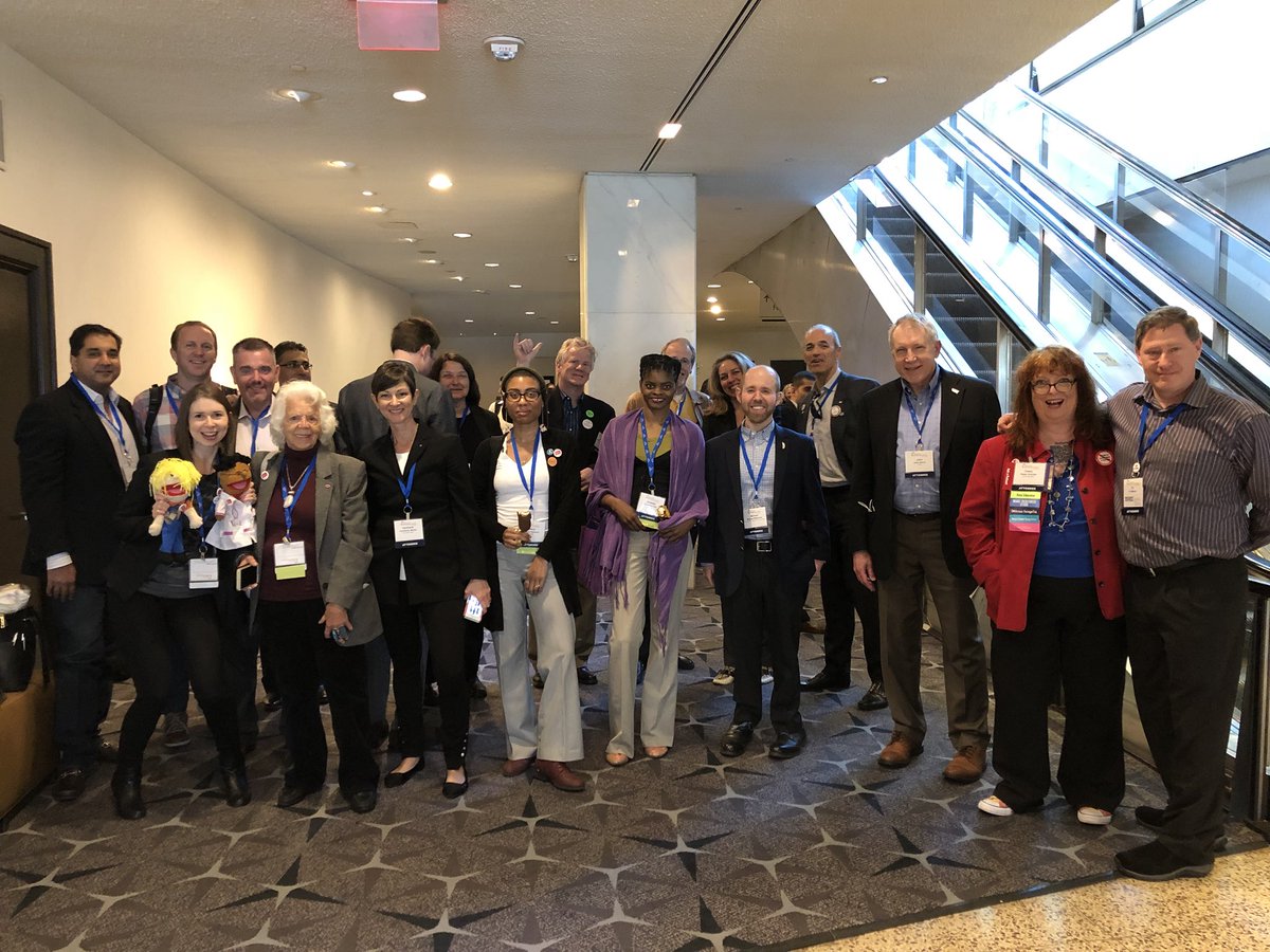 Thanks to all the #savvypatients, #thewalkinggallery and other awesome friends for stopping by our meetup! 

And if you’re at #hdpalooza, you should meet these people! 👇🏽👇🏽