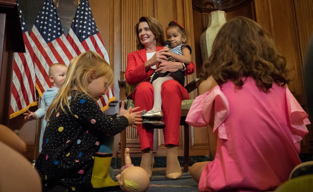 Leader Pelosi with the children of Capitol Hill staffers & journalists. (April 26, 2018)