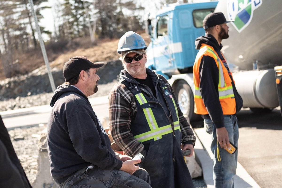 ConstrSafetyNS's tweet photo. On Monday of this past week we spent time with @NSLAE @NSHomeBuilders, hosting Curbside Coffee Chats on Fleetview Drive. We shared snacks and talked with residential home builders about safety. We are working together to reduce injuries and change the conversation around safety. https://t.co/R3MWcrvZpw